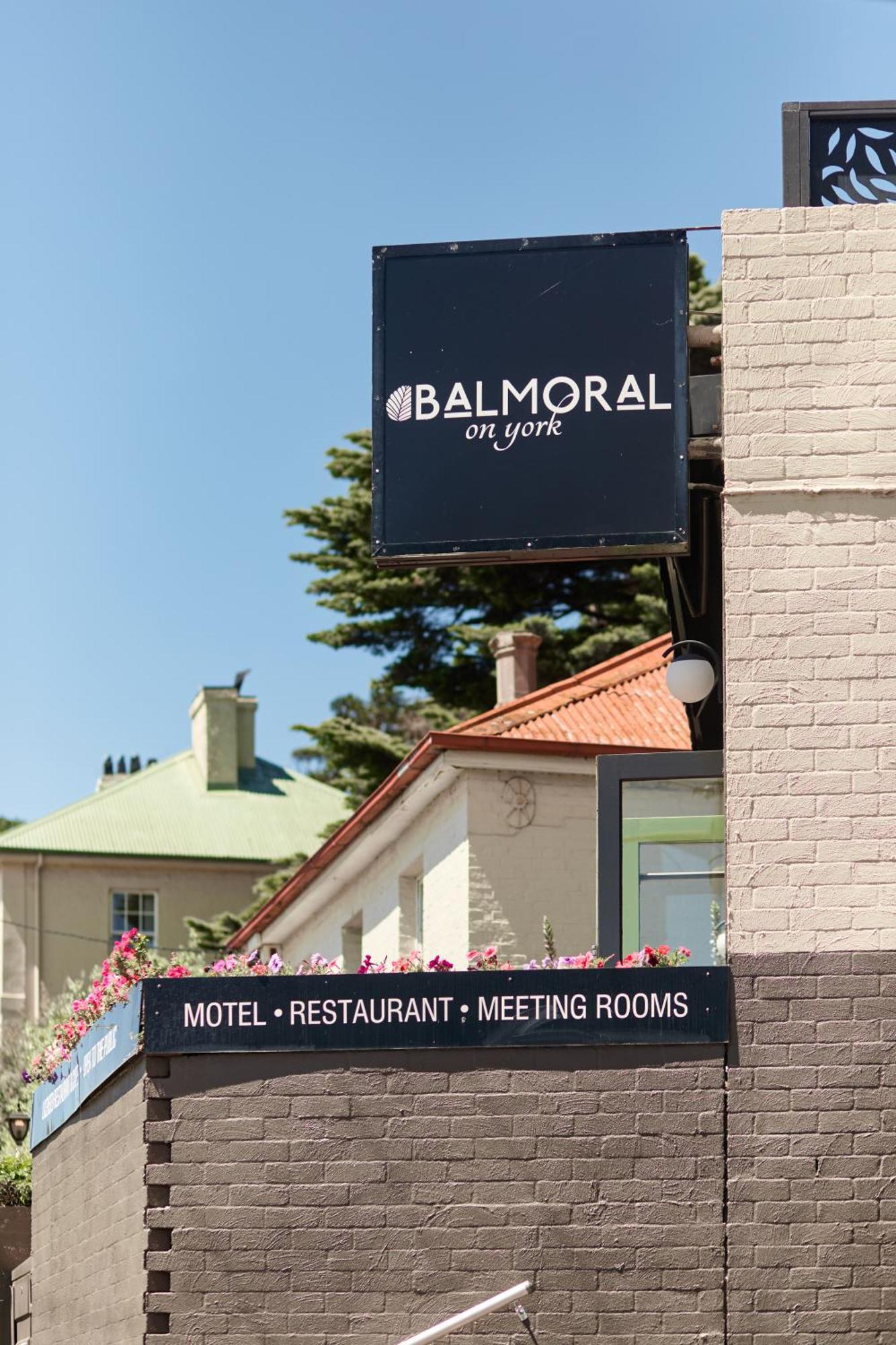 Отель Balmoral On York Лонсестон Экстерьер фото